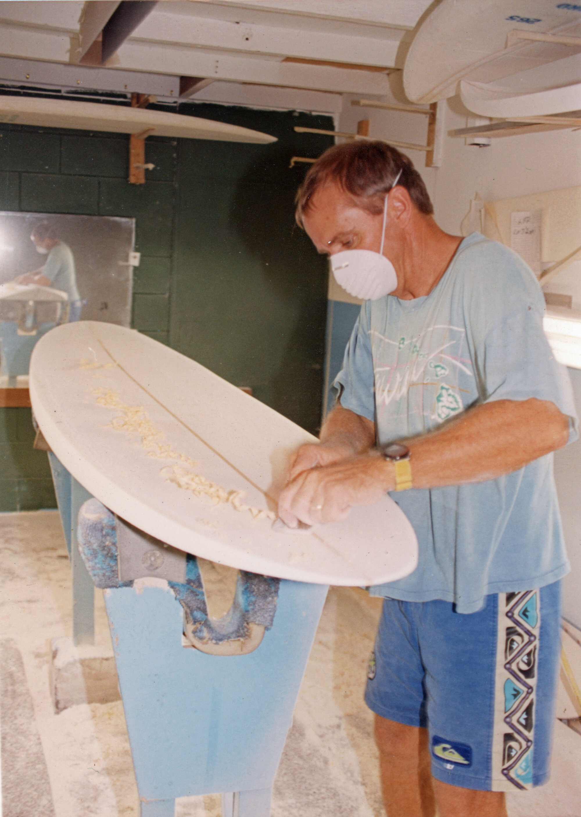 Les shaping a surfboard, ca 1980