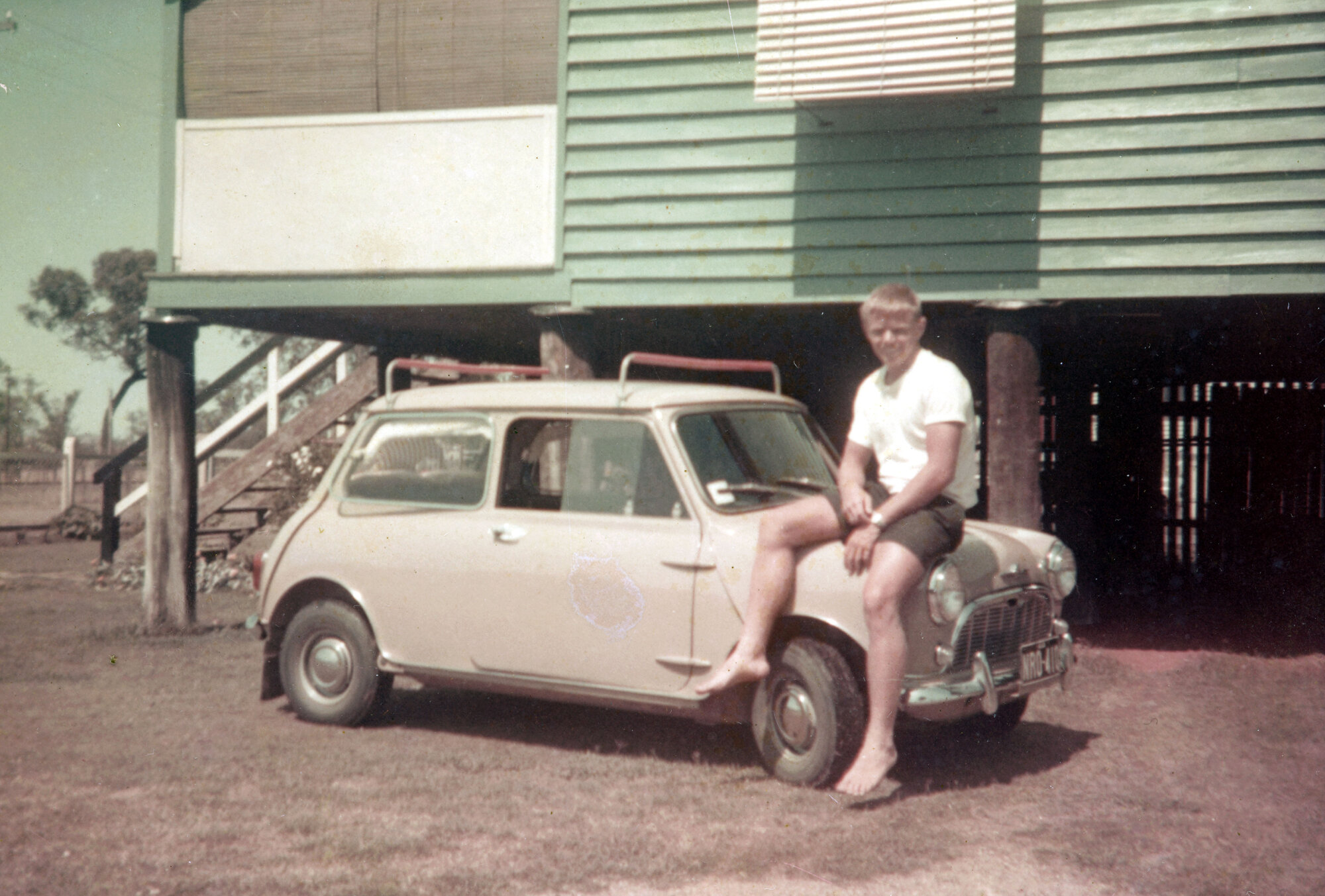 Les with a mini car 