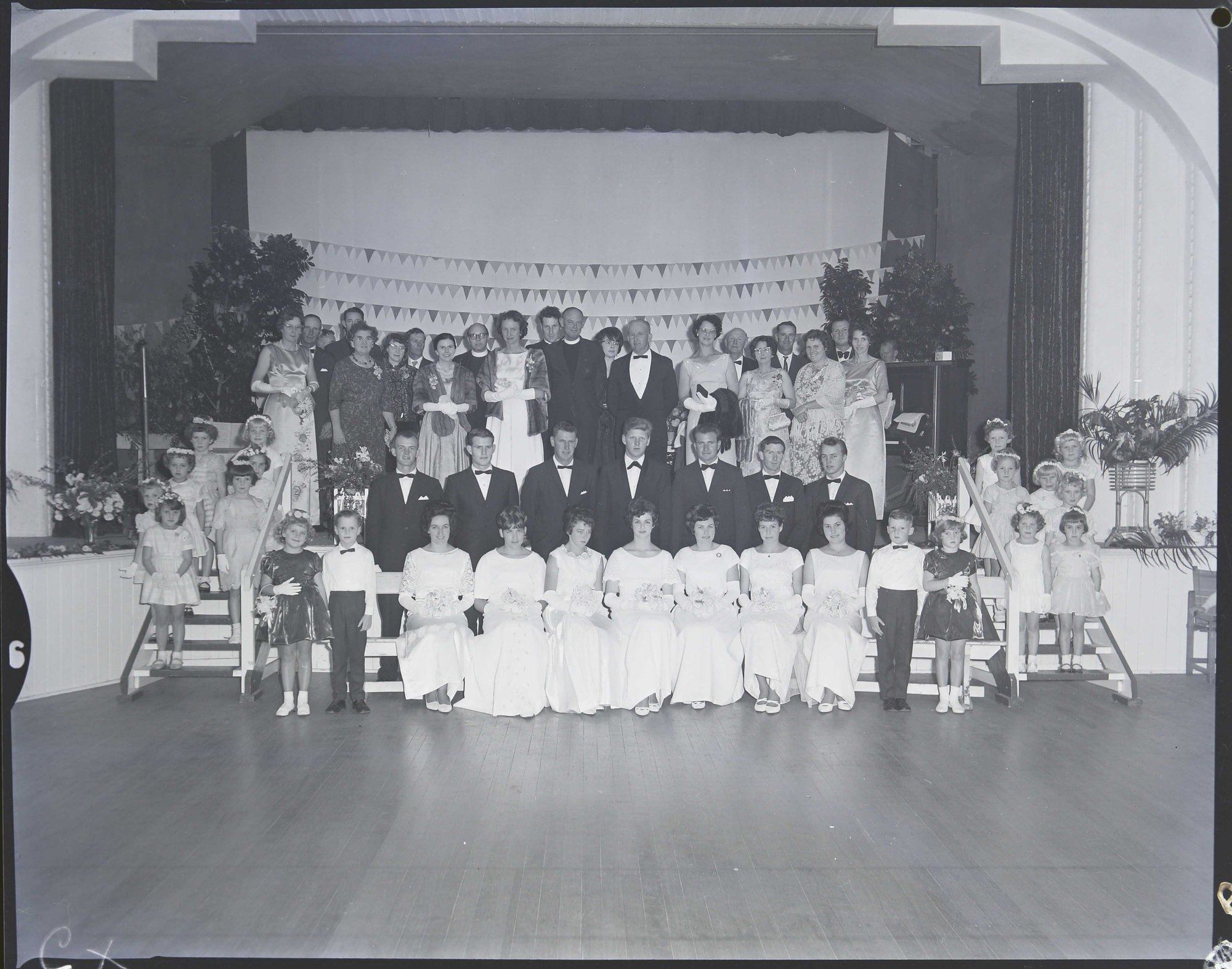 #14 - 1966 Kenilworth Deb Ball - group