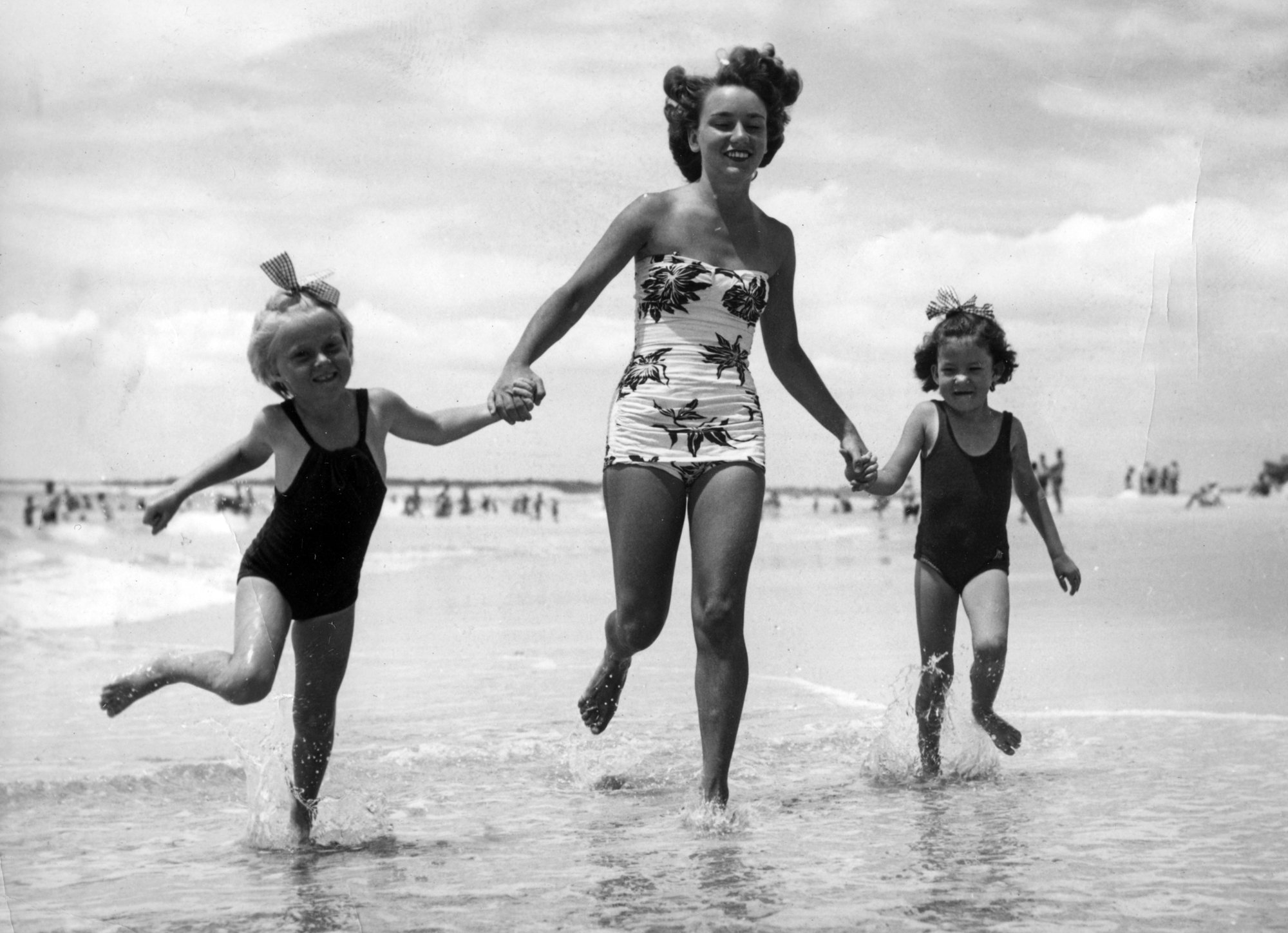  Daphne Johnson with young children running along Kings Beach