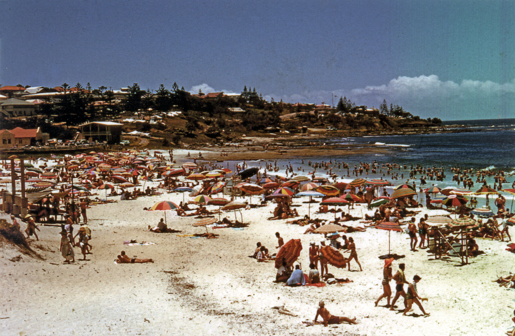 Kings Beach showing Metropolitan Caloundra Surf Life Saving Club and the Pavilion