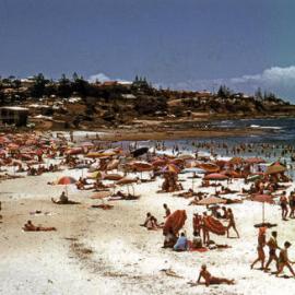 Kings Beach showing Metropolitan Caloundra Surf Life Saving Club and the Pavilion