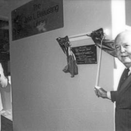 Governor of Queensland Sir Walter Campbell officially unveils the plaque for the opening of John L Beausang Library, Caloundra 1986.