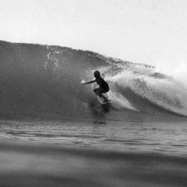 Les riding a wave, ca 1975