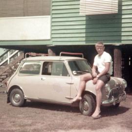 Les with a mini car 