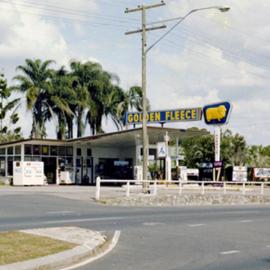Golden Fleece Service Station, Nambour, 1978